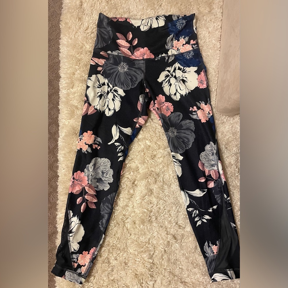NWT Old Navy Flower Leggings Size small